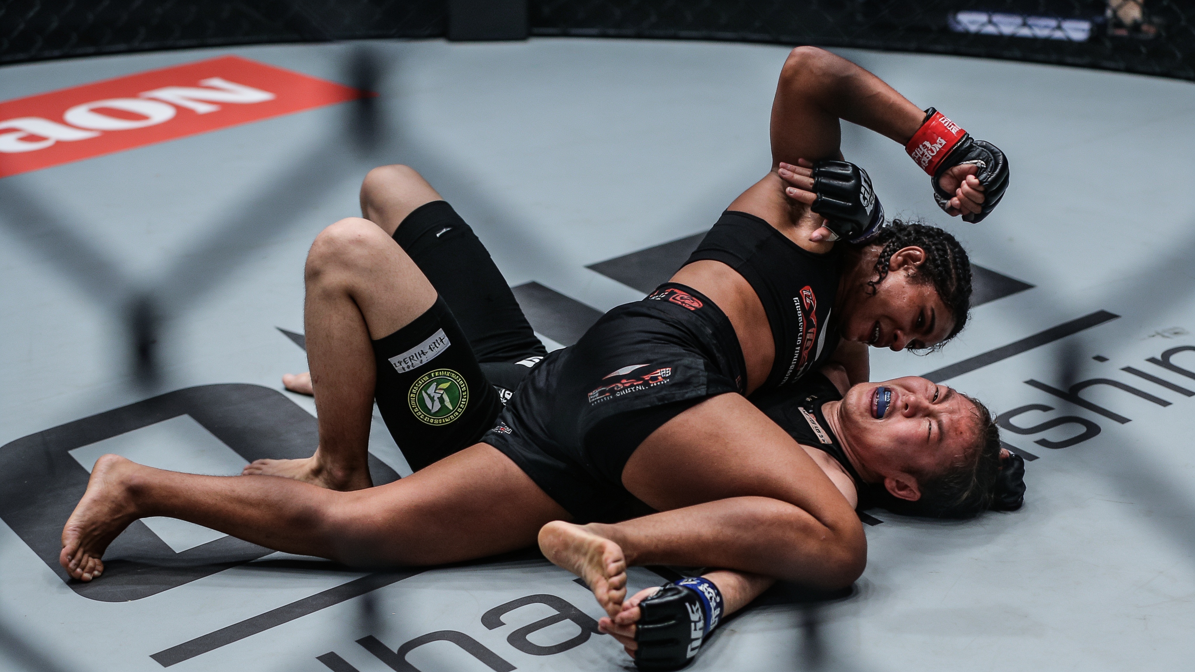 Contrôle au sol en grappling MMA