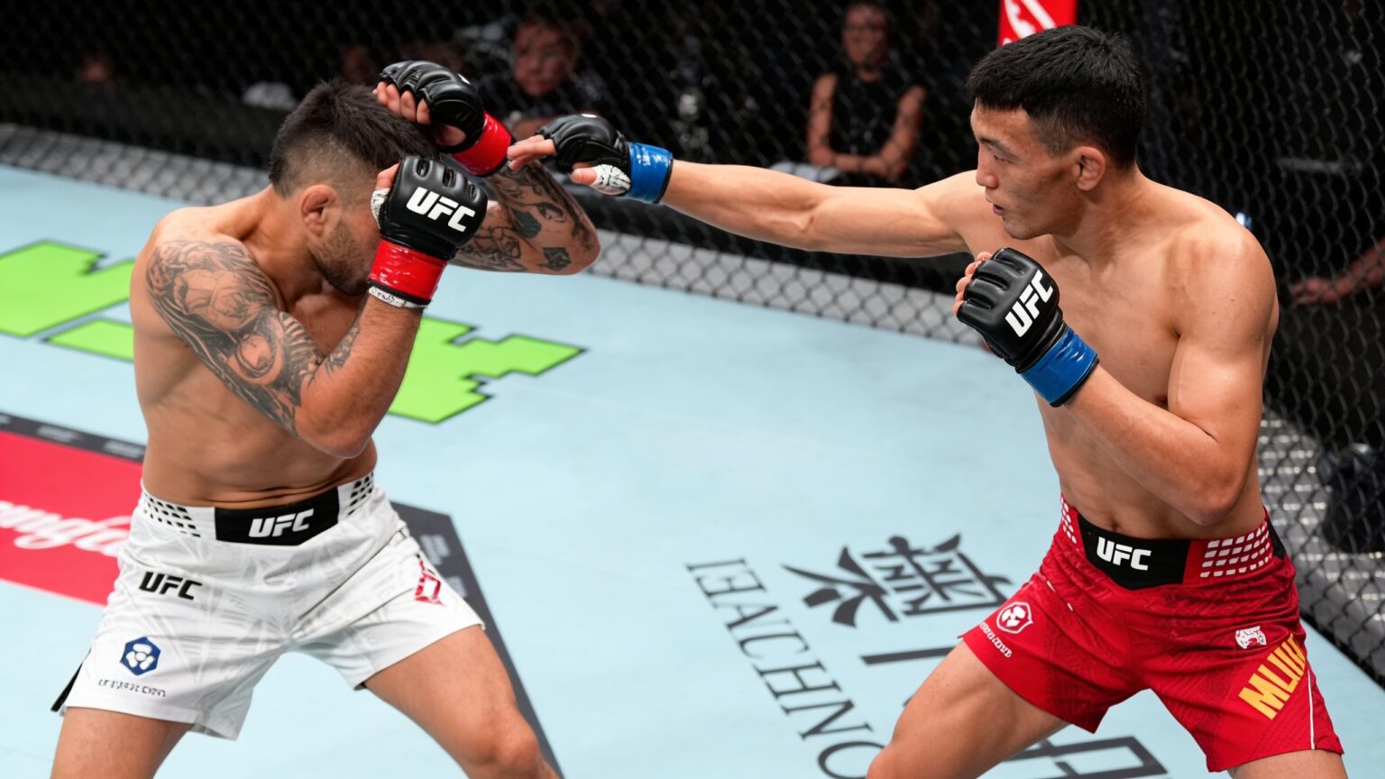 Revanche explosive à l’UFC Shanghai : Alex Perez et Sumudaerji prêts à en découdre